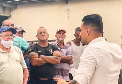 Piquete concede abono salarial de R$ 1 mil para servidores públicos do município Piquete concede abono salarial de R$ 1 mil para servidores públicos do município